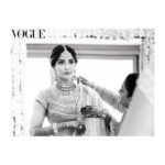 Sonam Kapoor Instagram – #everydayphenomenal 💫 @anandahuja

Thank you @VogueIndia ♥️
In @abujanisandeepkhosla 
Jewelry by: @kapoor.sunita 
Photographed by: @signe_vilstrup 
Creative direction by: @anaitashroffadajania
Styled by: @rheakapoor
Hair and Make-up by: @namratasoni