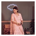 Sonam Kapoor Instagram - No monsoon blues over here! I love wearing bright, vibrant prints during this season 🌧♥️ Check out Rheson’s latest drop 'Saree Borders', now available on @shoppersstop and @amazonfashionin. #NoRhesonICant #80sFashion @wearerheson @rheakapoor