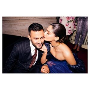 Sonam Kapoor Instagram - #EverydayPhenomenal 💫 @anandahuja