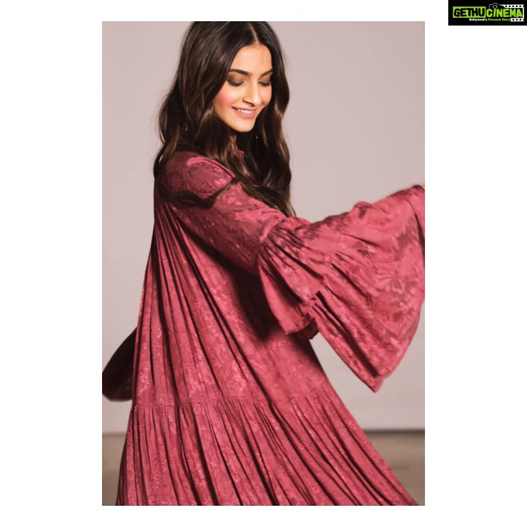 Sonam Kapoor Instagram - To get the full value of joy you must have someone to divide it with.β β Mark Twain. π @pinnacle_shrutisancheti π @amrapalijewels π @tanviborkar πββοΈ @alpakhimani STYLE @rheakapoor asst @manishamelwani π· @thehouseofpixels