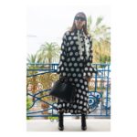 Sonam Kapoor Instagram - Hey Cannes! @lorealhair @lorealmakeup @lorealskin #cannes2018 #lorealparisindia #lorealskin #lorealmakeup #lorealcannes 👗 @motherofpearl 💼 @bottegaveneta 👠 @chloe 🕶 @victoriabeckham Styled by- @rheakapoor and @thedeepkailey Assistants - @chandniw @lydie_harrison Hotel Martinez