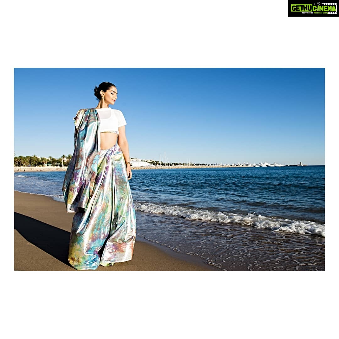 Sonam Kapoor Instagram - Cannes is more than a place, it’s like a feeling, a memory. One that holds a very special place in my heart. ♥️ @lorealmakeup @lorealhair @lorealskin #Throwback #LifeAtCannes Dressed in @norblacknorwhite Styled by @rheakapoor HMU: @namratasoni 📸: @thehouseofpixels