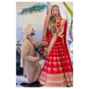 Sonam Kapoor Instagram - Our Family is our strength.. thanks so much @kapoor.sunita you’re the best mom in the whole wide world for making this happen in such a spectacular fashion! Daddy for being so such an amazing host and loving Anand and I so unconditionally @anilskapoor @priya.ahuja27 for going out of your way to do everything and making sure Anand and I get  everything we desire! Harish Papa for being our rock of Gibraltar! @rheakapoor for being my best friend and partner and making sure my wedding was a success!
@harshvardhankapoor you are my knight in shining armor, you effortlessly took on every responsibility and made sure all our guests were looked after, I love you so much!
Pallo, for working tirelessly through and being my third parent! I love you @shehlaa_k @sandeepkhosla @anamikakhanna.in @karanjohar @farahkhankunder @abhilashatd @missdevi for being such amazingly supportive friends who are like family! @poonambhambhani for being an ace mami! My gorgeous Masi @kaveeta.singh for being uber generous and treating me like her own daughter! @ase_msb for bringing the house down with @madstarbase ! @Neeha7 for being my shadow and never leaving my side.  @karanboolani for being my brother and best friend! 
Also to all our friends and family who made it from far and wide at such short notice Anand and I love each and every one of you for loving us enough to want to make it for our big day! Love you all!