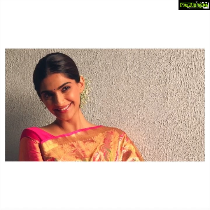 Sonam Kapoor Instagram - "I'm a very traditional dresser and I prefer traditional sarees, they are my favourite" In @neerusindia's Kanjeevaram Silk Saree weaved with a Blue Dyed Body Chequered in Pure Gold and Silver Zari complimented with a Big Intricate Kalamkari style Border. #kanjeevaram #silksaree #handloom #madeinindia #craftsmanship #saree #indianethnic #weaves #neerusindia #neerus π:@mallika_bhat ππ»: @alpakhimani πΈ:@ridburman