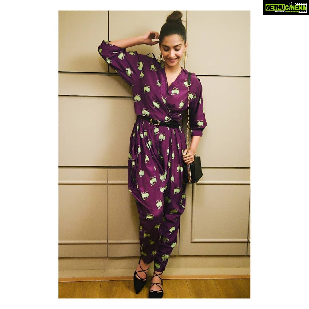 Sonam Kapoor Instagram - Kicking off Veere Di Wedding promotions with a π₯ in this super fun, comfortable jumpsuit by Rheson. #80sFashion For @VDWthefilm promotions In @WeAreRheson π: @misho_designs π©: @namratasoni πΈ: @thehouseofpixels