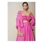 Sonam Kapoor Instagram - "I adore pink; it's very powerful. It makes you feel sweet and sexy." — Alessandro Michele #IWC150 For @iwcwatches_india @iwcwatchesarabia 👗: @rosie_assoulin 💼 @ahikoza Earrings: @chopard 👩: @namratasoni HMU assitant: @deepti1681 Styling: @rheakapoor Styling Assistants: @abhilashatd Styling Assistants: @chandiniw 📸: @thehouseofpixels
