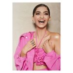 Sonam Kapoor Instagram – Always look on the pink side of life! ☺
#IWC150
For @iwcwatches_india @iwcwatchesarabia
👗: @rosie_assoulin
Earrings: @chopard
👩: @namratasoni
HMU assitant: @deepti1681 
Styling: @rheakapoor
Styling Assistants: @abhilashatd
Styling Assistants: @chandiniw
📸: @thehouseofpixels