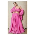 Sonam Kapoor Instagram – “Anything is possible with sunshine and a little pink.” — Lilly Pulitzer ☀️ 💗 
#IWC150
For @iwcwatches_india @iwcwatchesarabia
👗: @rosie_assoulin
Earrings: @chopard
👩: @namratasoni
HMU assitant: @deepti1681
Styling: @rheakapoor
Styling Assistants: @abhilashatd
Styling Assistants: @chandiniw
📸: @thehouseofpixels