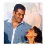 Sonam Kapoor Instagram – You’re the best! Always by your side! @beingsalmankhan 💗 Mumbai, Maharashtra