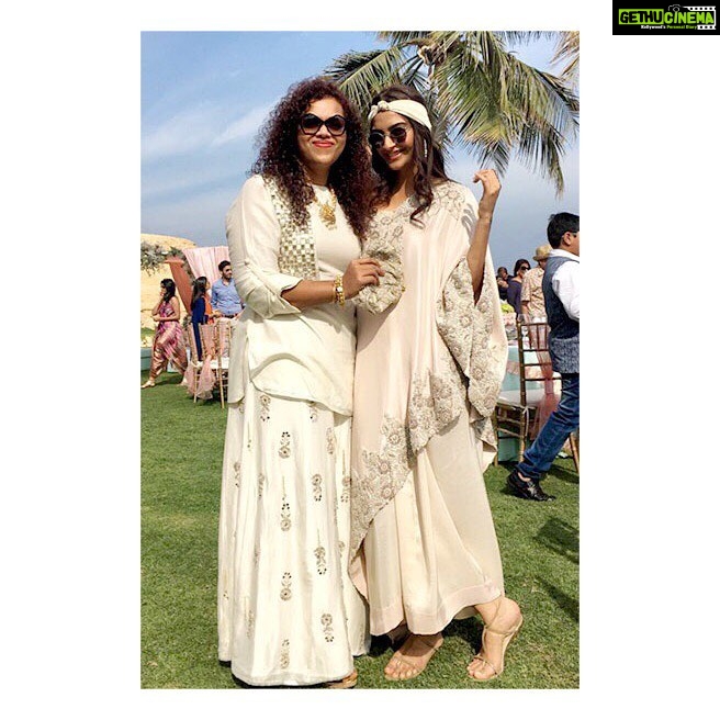 Sonam Kapoor Instagram - Happy happy birthday my Aarti! Love you so much and so proud of your growth as a person! Best wishes and all my love!