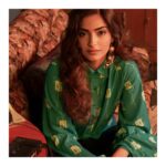 Sonam Kapoor Instagram – Who remembers recording songs from the radio on cassette tapes? 📼 
It’s this fond memory that brought the retro print to life. ✨
Check out the ‘Romance Shirt’ by Rheson at @shoppers_stop & @amazonfashionin
#80sFashion #NoRhesonICant @rheakapoor @wearerheson