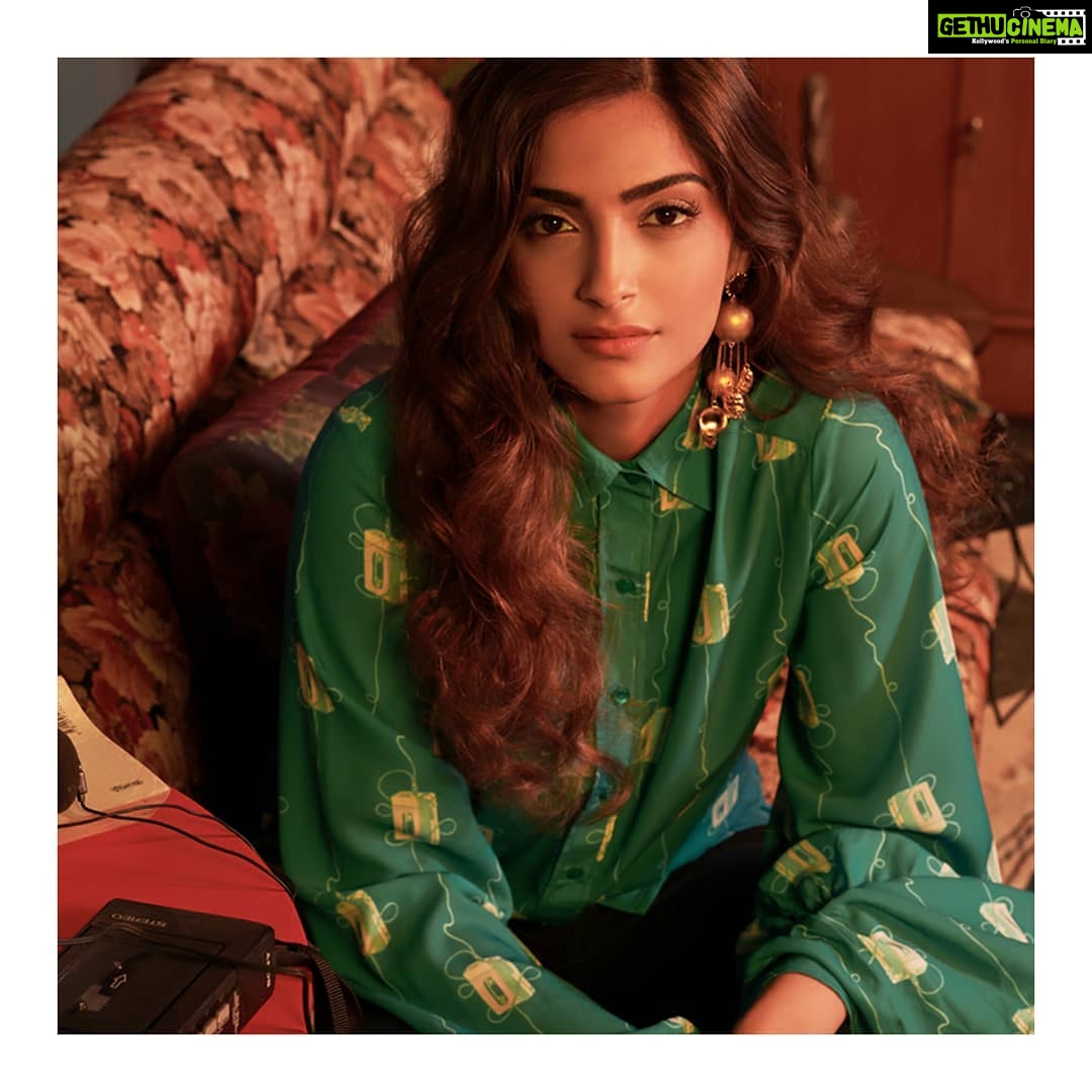Sonam Kapoor Instagram - Who remembers recording songs from the radio on cassette tapes? 📼 It’s this fond memory that brought the retro print to life. ✨ Check out the ‘Romance Shirt’ by Rheson at @shoppers_stop & @amazonfashionin #80sFashion #NoRhesonICant @rheakapoor @wearerheson