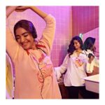 Sonam Kapoor Instagram – Got my Game Face on. 👊 Having a little fun behind-the-scenes in Sonu’s Sweatshirt by Rheson! Get yours at @shoppers_stop and @AmazonFashionIn. #NoRhesonICant @wearerheson @rheakapoor @kapoor.sunita #80sCollection #80sFashion