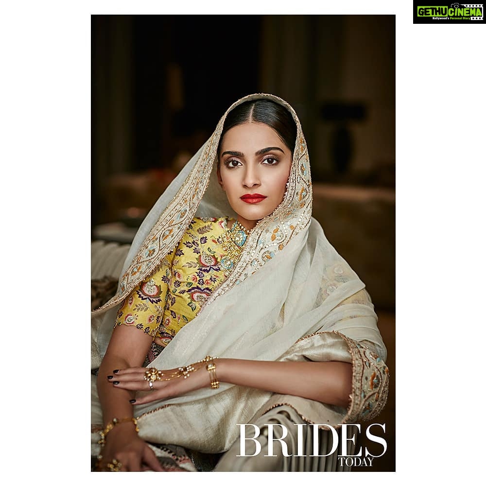 Sonam Kapoor Instagram - In @anamikakhanna.in for the cover of @bridestodayin Editor: @nupurmehta18 Fashion editor: @ayeshaaminnigam Fashion assistant: @shauryaathley Photographer: @arjun.mark HMU: @namratasoni assisted by @hair.studio.suhas and @richajain_mua @makeupbynyrika Assistants: @vedhikaghotge and @harshitadaga01 #BridesTodayIn #IDOANDHOW #newbeginnings #februaryissue2018 #twocovers