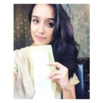 Sonam Kapoor Instagram - #Repost @shraddhakapoor ・・・ Yes there is a pad in my hand and there is nothing to be ashamed. It’s natural! Period.#PadmanChallenge Good luck for the release tomorrow team #PADMAN. What a terrific subject to have a film about!👌🏻So inspiring!♥️ @akshaykumar @sonamkapoor