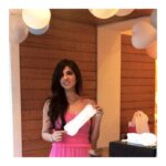 Sonam Kapoor Instagram - #Repost @nishkalulla ・・・ Thank you @fatimasanashaikh and @maliniagarwal for tagging me ! Yes, that’s a pad in my hand and there’s nothing to be ashamed about . It’s natural ! Period. #PadmanChallenge Copy Paste this and challenge your friends to post a picture with a pad . Here I’m challenging @neeta_lulla @nimratofficial @tamannaahspeaks and @saiyami for the #padmanchallenge All the best @akshaykumar @sonamkapoor @radhikaofficial for #Padman !
