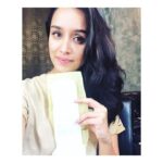 Sonam Kapoor Instagram - #Repost @shraddhakapoor ・・・ Yes there is a pad in my hand and there is nothing to be ashamed. It’s natural! Period.#PadmanChallenge Good luck for the release tomorrow team #PADMAN. What a terrific subject to have a film about!👌🏻So inspiring!♥️ @akshaykumar @sonamkapoor