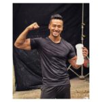 Sonam Kapoor Instagram - #Repost @tigerjackieshroff ・・・ Challenge accepted @varundvn @anushkasharma 😊 YES, that’s a Pad in my hand and there's nothing to be ashamed about. It's natural! #Period. P.S congratulations @akshaykumar sir @sonamkapoor @radhikaofficial, looking forward seeing your superheroic performance this friday! I further nominate @shraddhakapoor @khan_ahmedasas @remodsouza @sabbir24x7 and everyone out there seeing this post to take up the #PadManChallenge. Copy, Paste this and Challenge your friends to take a photo with a Pad!