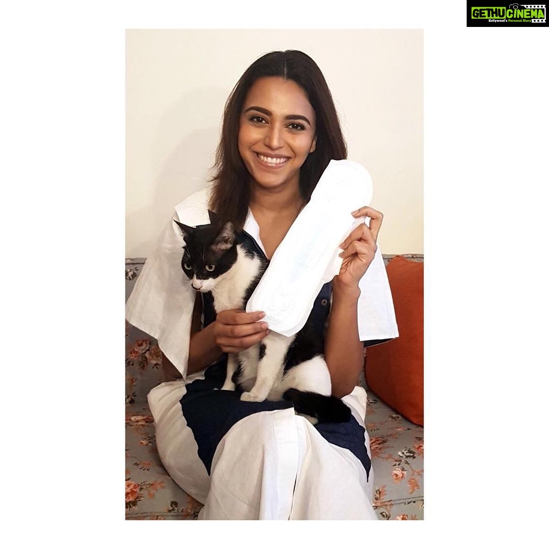 Sonam Kapoor Instagram - #repost @reallyswara Thank you for tagging me to this challenge @sonamakapoor Yes, that’s my cat #Kulfi and me and a Pad in my hand.. u know Life as usual! There is nothing to be ashamed. It's natural! Period. #PadManChallenge Here I am Challenging @RichaChadha @humasqureshi @SethShruti @konkonas