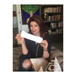 Sonam Kapoor Instagram – #repost @twinklerkhanna Thank you for tagging me @murugaofficial
Yes, that’s a Pad in my hand & there’s nothing to be ashamed about. It’s natural! Period. 
#PadManChallenge

Copy, Paste this & Challenge your friends to take a photo with a Pad!

Here I am Challenging @aamir_khan @AzmiShabana @hvgoenka