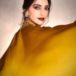 Sonam Kapoor Instagram – Make up – @mallika_bhat
Hair – @alpakhimani 
Stylist – @mohitrai 
Photographer – @kadamajay
Dress – @stephanerolland_paris
Jewllery – @zoyajewels
Manager – @neeha7
Film – AK Vs AK