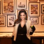 Sonam Kapoor Instagram - Can’t stop marvelling at these vintage prints of Amalfi & the Cinque Terre adorning the walls at Chucs. The wanderlust in me just can’t wait to head there one day! 😍 Feeling my vintage best in @bhaane velvet dress! #AllBhaaneAllDay #HappyBirthdayBhaane #BhaaneTurnsEight Chucs Restaurants