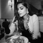 Sonam Kapoor Instagram - Sometimes, you just need to take yourself out on a date and indulge in some carbs. It’s self-care at its finest! 😎 At one of my favourite, Chucs, before Tier 4; in my favourite, @bhaane. #AllBhaaneAllDay #HappyBirthdayBhaane #BhaaneTurnsEight Chucs Restaurants