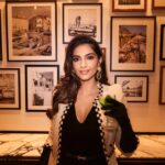 Sonam Kapoor Instagram - A night out filled with delicious food and gorgeous clothes? I’m in. Visited one of my favourite restaurants in London, Chucs before Tier 4; wearing this glamorous velvet dress from @bhaane . It doesn’t get better than this for me! 💃🏽 #AllBhaaneAllDay #HappyBirthdayBhaane #BhaaneTurnsEight Chucs Restaurants