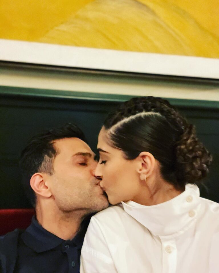 Sonam Kapoor Instagram - 2021 I’m ready to take you on with the love of my life. This year is going to be filled with love, family, friends, work, travel, spiritual growth and much much more. I’m only looking forward to having the best fucking time of our life. We will work hard and live life to the fullest and we aren’t looking back at all... ❤️🌏 ☮️ 🎶 Notting Hill