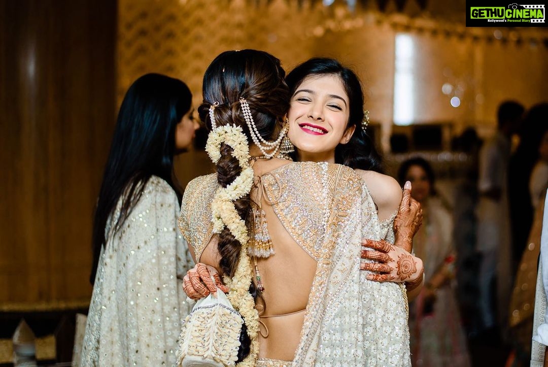 Sonam Kapoor Instagram - Happy happy birthday beautiful girl @shanayakapoor02 I hope you flourish my baby sister. Love you and miss you.. 🥳 🎂