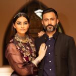 Sonam Kapoor Instagram - Happy happy Diwali 🪔 and a Prosperous New Year from us to you. नूतन वरसगभिनंदन ।दिवाली की शुभ कामनाइयें । @anandahuja