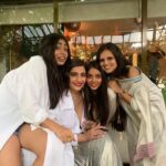 Sonam Kapoor Instagram - Happy happy birthday, you diva. Have a day filled with fabulous vibes and all the happiness! Love you, Abuuuuuu! ✨💓