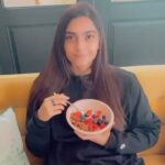 Sonam Kapoor Instagram - Firstly, thank you guys for such an overwhelming response to my PCOS video. Your words of encouragement has made me share Chapter 2 of this series: My PCOS Diet. Usually my food intake consists of everything natural, fresh and local. Wherever I am, I make sure I indulge in the produce that is locally and freshly available. A handful of berries with coconut yogurt is my go-to option for breakfast. This coupled with a cup of either spearmint or green tea and a bowl of greens keeps me energised on long days! Like I mentioned, your PCOS diet needs to be crafted by a professional dietician who knows about your struggles and pains. What’s on your plate, these days? Tell me if you’re struggling with PCOS, what do you indulge in? #PCOS#StorytimeWithSonam#PCOSDiet#HealthFirst