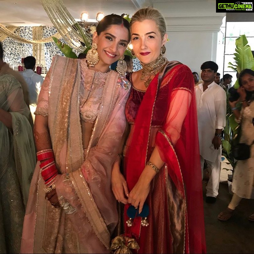 Sonam Kapoor Instagram - Happy happy birthday, my gorgeous Britts. Wishing you a lifetime supply of love, happiness and kick-ass goodness! Love youuu ✨❤️