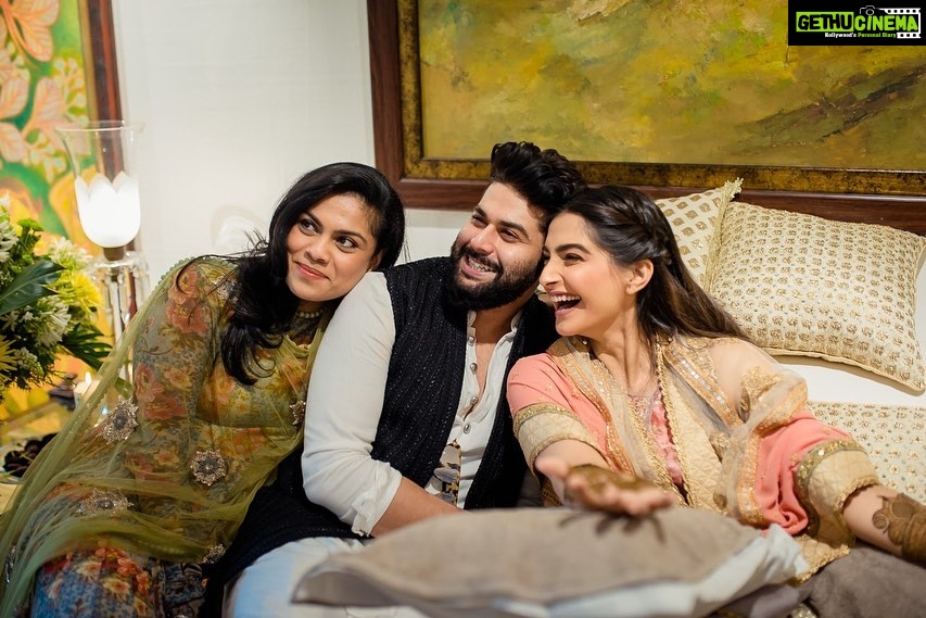 Sonam Kapoor Instagram - Happy happy birthday to my darling @kunalrawalofficial spending my childhood with you was the best.. love you my darling brother.. you are unique and beautiful. London, United Kingdom