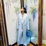 Sonam Kapoor Instagram - Picking wallpaper with @nikhilmansata for an exciting new space. @nikhilmansata I can’t wait for everything to come together ❤️❤️❤️🤗🤗🤗 📸 @chadders83 London, United Kingdom