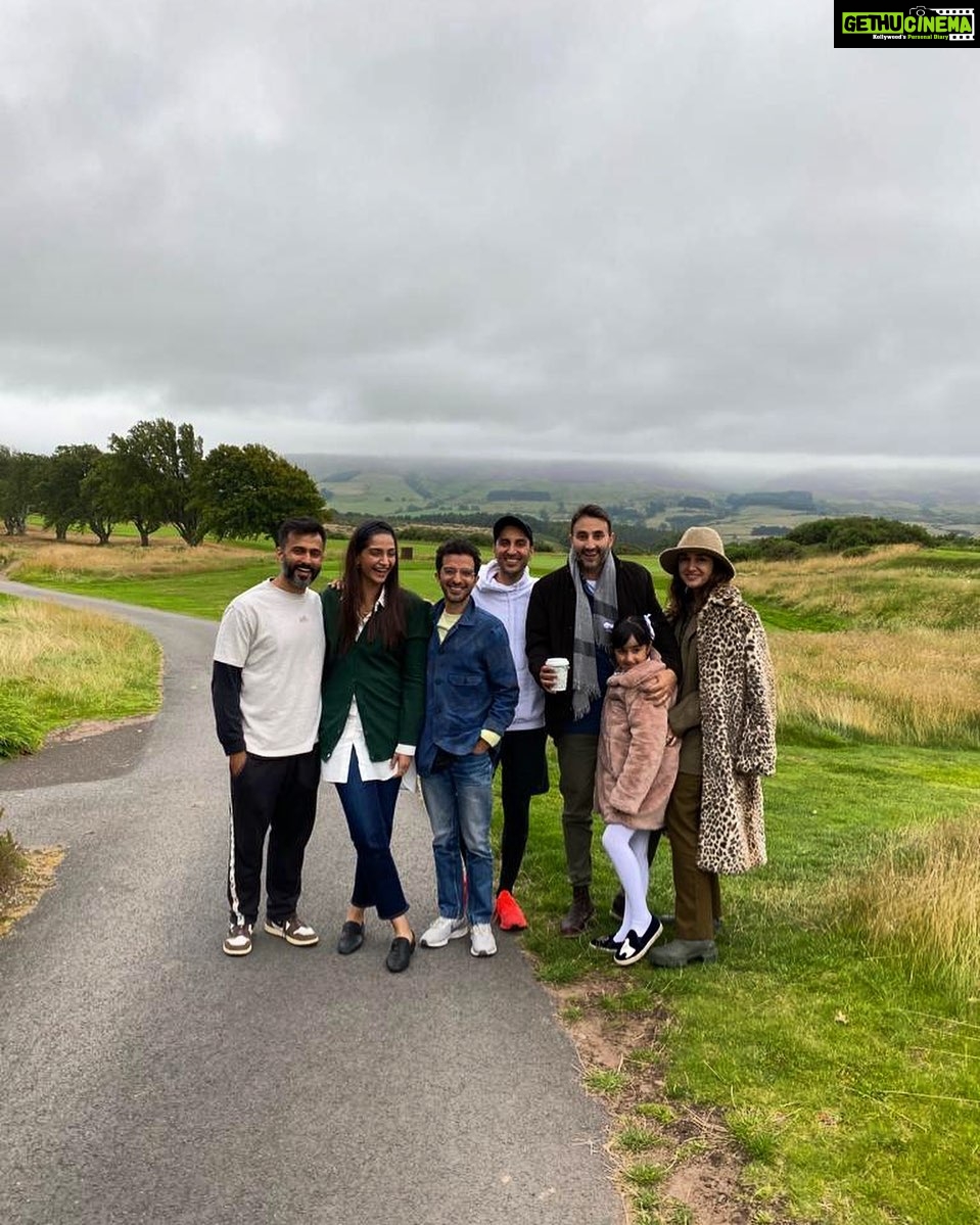 Sonam Kapoor Instagram - A spectacular weekend with amazing friends. All we need to warm our hearts and rejuvenate our souls Gleneagles