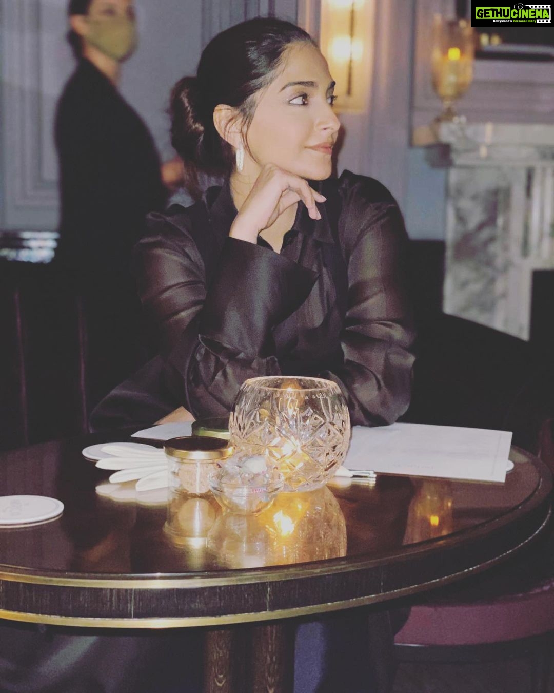 Sonam Kapoor Instagram - “For My Own Part, I Travel Not To Go Anywhere, But To Go. I Travel For Travel’s Sake” Robert Louis Stevenson 📸 @eieshabp American Bar Gleneagles