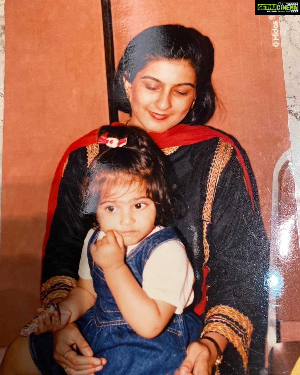 Sonam Kapoor Instagram - Happy happy birthday Bua.. you’re the best best best.. love you lots.. ❤️❤️ @reenamarwah1