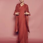 Sonam Kapoor Instagram - Celebrating National Handloom Day by taking a look at how diverse and vibrant Indian craftsmanship truly is. In trying times like these, let’s lend our support to the artisans in India’s Textile Industry who are constantly weaving magic and sustaining India’s rich cultural heritage! #Vocal4Handmade #NationalHandloomDay 👗: @anavila_m 📷: @thehouseofpixels @narendramodi @smritiiraniofficial @ministryoftextilesgoi