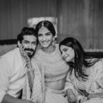 Sonam Kapoor Instagram - The last couple of years have been extremely hectic for Harsh & I. Since both of us keep travelling constantly for work, we haven’t been able to spend quality time together. I miss the inside jokes we constantly crack and having long conversations at the dinner table while gorging on some delicious ghar ka khaana - which is made with love and @sunpridesunfloweroil. So guys, this Rakshabandhan, let’s celebrate the bond of sisters & brothers with an abundance of food and happy memories. #MyPrideOfGoodHealth #CookWithLove #SunprideSunflowerOil