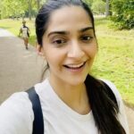 Sonam Kapoor Instagram - T-2 days for Anand’s birthday and I’m jumping up and down! Anand is nothing if not consistent, from the day I met him to now—his two favourites are exactly the same. Basketball and ice cream. 😁 I love you and I can’t wait! 💕🥁🎷🎺 Swipe left for your next present @anandahuja 🏀 🍦 P.S - This filter is now available on my profile guys. Would love for you guys to use it, and don't forget to tag me! 💝💖 #EverydayPhenomenal #InstagramFilters #HappyBirthdayAnand #2daystogo #Birthday #BirthdayWeek #Basketball #IceCream