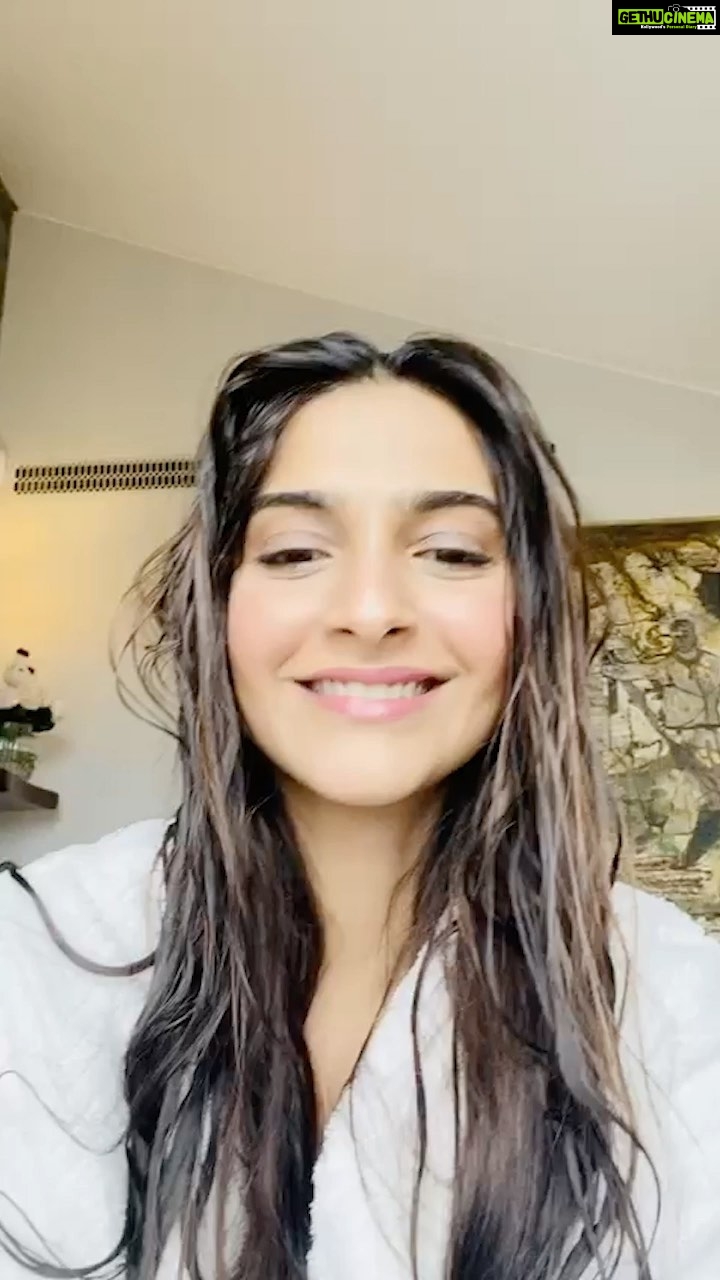 Sonam Kapoor Instagram - Anand’s favourite foods had to be a topic in itself haha. Cannot even begin to explain how much I miss going to restaurants and hogging with you @anandahuja ! But this will have to do for now. I’m pretty sure about my answers, so I hope I’m right. Love you! 💕 #EverydayPhenomenal #HappyBirthdayAnand #4daystogo #Birthday #BirthdayWeek #Foodie