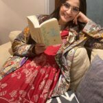 Sonam Kapoor Instagram - It's been strange, while we all struggle to keep ourselves safe from this virus - my family and I have found refuge in books we thought we'll never get the time to read. These days what we do is, we share our monthly reads on our family group. I'll also be putting up a few interesting ones from our Kapoor-Ahuja Quarantine Reads here, hoping you guys get a chance to read them as well 📖📚🔖 I'm reading 50 Greatest Short Stories. Compiled By Terry o’brien Dad is nose deep into Rakesh Maria's Let Me Say It Now. Anand is currently very interested in Devdutt Pattanaik's My Gita. Rhea has just begun A Girl and Her Greens: Hearty Meals from the Garden by April Bloomfield. Anand's mom is reading The Secret by Rhonda Byrne. My mom is giving The Forest Of Enchantments by Chitra Banerjee Divakaruni a read. Anand's dad is juggling a bunch of books including Ikigai, Little Book of Hygge and The Art of Simple Living by Shunmyo Masuno. Happy Reading!