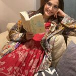 Sonam Kapoor Instagram – It’s been strange, while we all struggle to keep ourselves safe from this virus – my family and I have found refuge in books we thought we’ll never get the time to read. These days what we do is, we share our monthly reads on our family group. I’ll also be putting up a few interesting ones from our Kapoor-Ahuja Quarantine Reads here, hoping you guys get a chance to read them as well 📖📚🔖

I’m reading 50 Greatest Short Stories.  Compiled By Terry o’brien
Dad is nose deep into Rakesh Maria’s Let Me Say It Now.
Anand is currently very interested in Devdutt Pattanaik’s My Gita.
Rhea has just begun A Girl and Her Greens: Hearty Meals from the Garden by April Bloomfield.
Anand’s mom is reading The Secret by Rhonda Byrne.
My mom is giving The Forest Of Enchantments by Chitra Banerjee Divakaruni a read.
Anand’s dad is juggling a bunch of books including Ikigai, Little Book of Hygge and The Art of Simple Living  by Shunmyo Masuno.

Happy Reading!