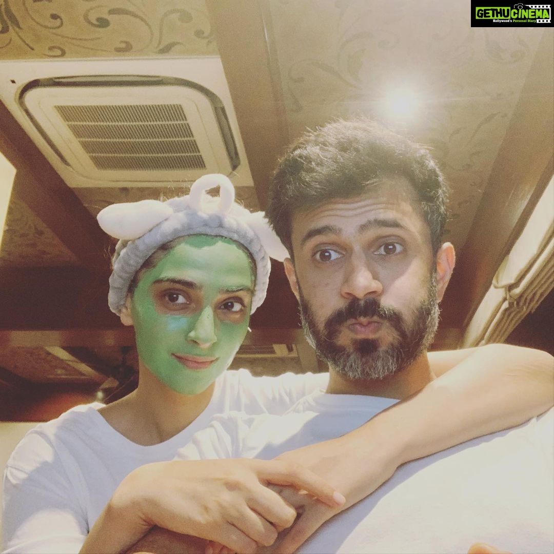 Sonam Kapoor Instagram - Lockdown evenings be like...... 😂 also guess the face pack.. 😌