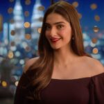 Sonam Kapoor Instagram - The wait is over. Meet the ‘someone special’ who has walked into my life and swept me off my feet! Don’t believe me? One look at my slim and stylish Neo QLED TV with its Infinity One Design and you too would go weak in the knees. See it for yourself. You might just fall in love. @samsungindia #ad #NeoQLED #samsung