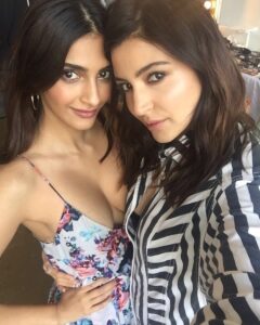 Sonam Kapoor Instagram - Happy happy birthday dear @anushkasharma . May love and laughter always be around you.  See you at the movies.