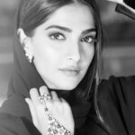 Sonam Kapoor Instagram - Ramadan Kareem my brothers and sisters. 🌙 Ramzaan mubaarak