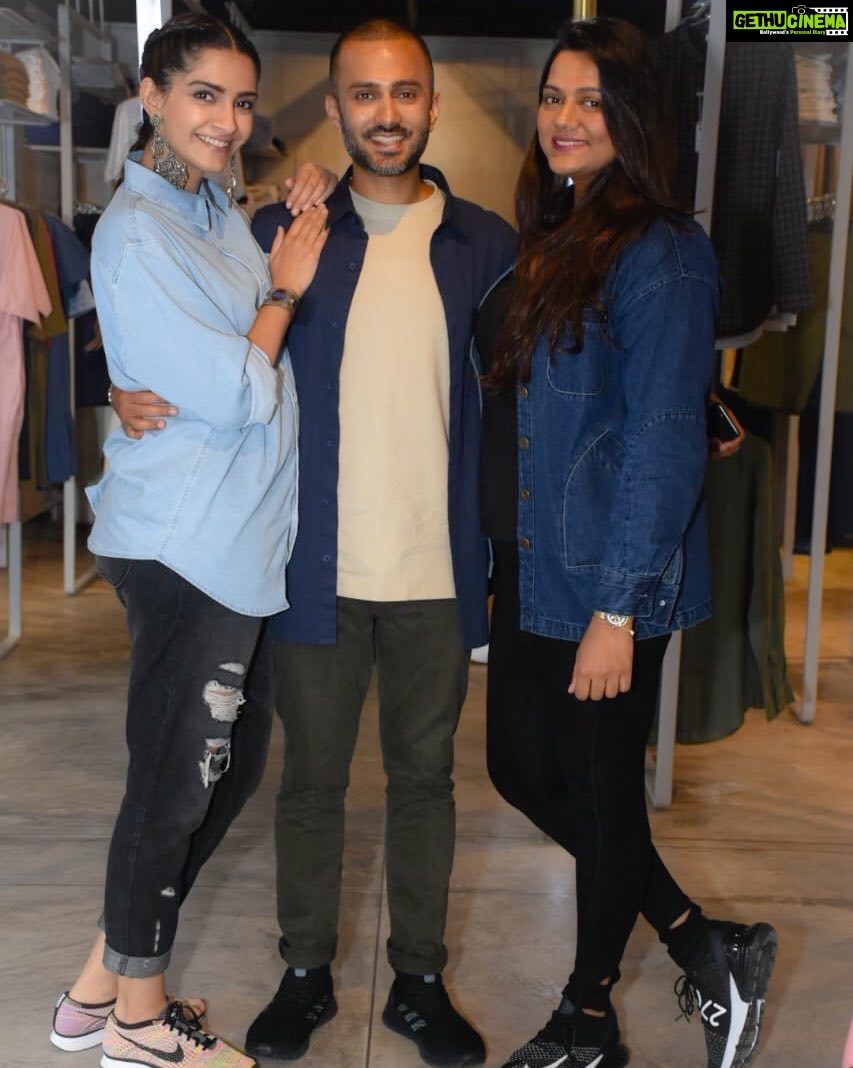 Sonam Kapoor Instagram - Happy happy birthday my nehu.. the smartest and kindest person around. Love you too much and miss you lots... hope you had a rocking party. @neeha7 ❤️❤️❤️❤️